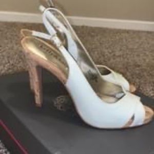 Kelly & Katie White Sandal, Size 6